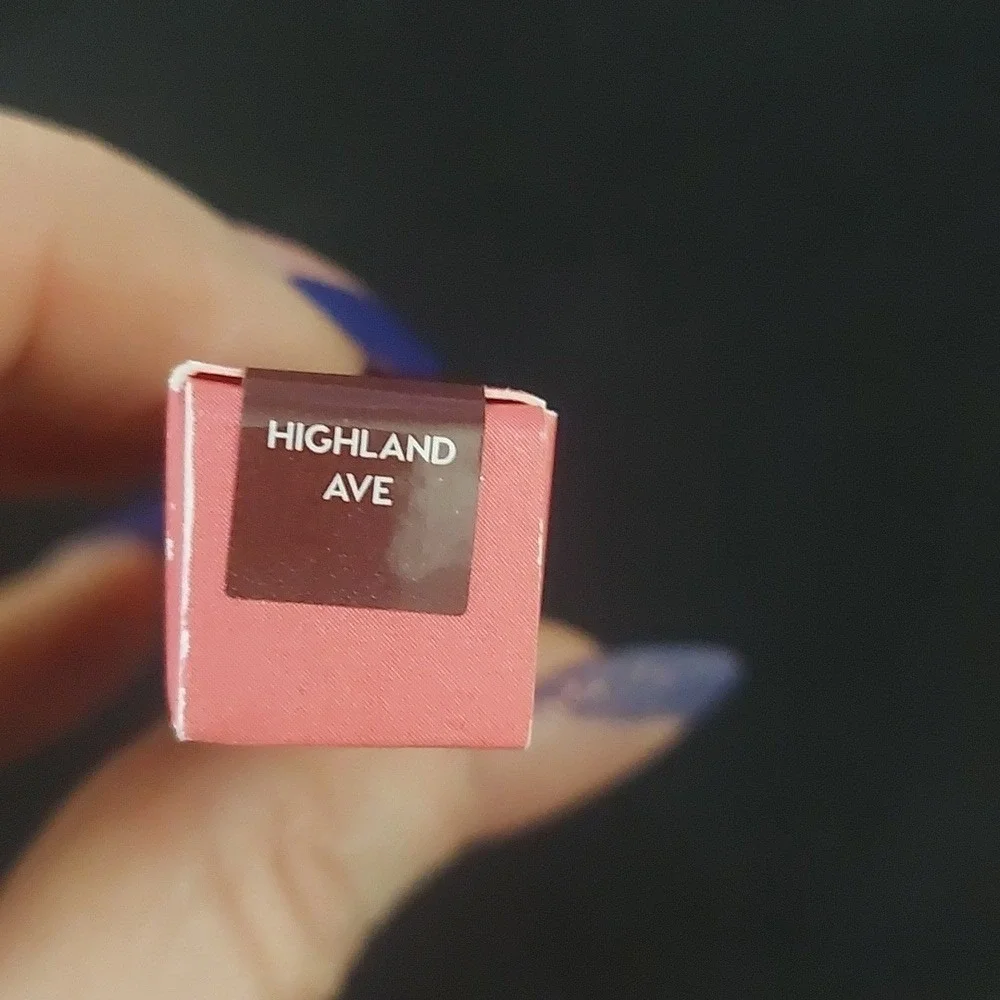 NEW‎ Colourpop glowing Lip in Highland Ave